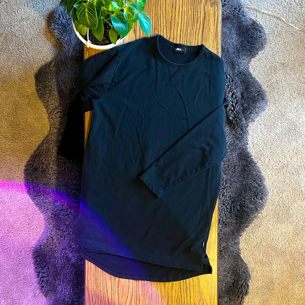 Publish Black longggg scooped shirt/sweater